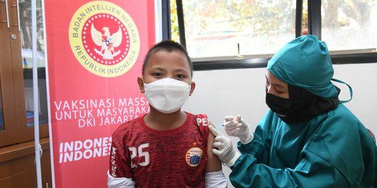 Antusias Anak-anak Vaksinasi BIN di Sulut dalam Suasana Natal