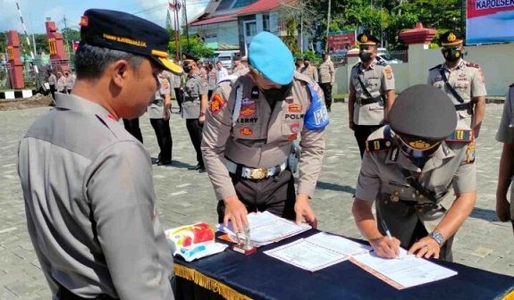 Kapolres AKBP. Tommy B. Souissa Pimpin Sertijab di Lingkup Polres Minahasa